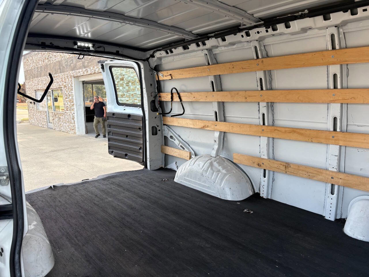 Used 2018 Chevrolet Express 2500 w/ Driver Convenience Package image 21