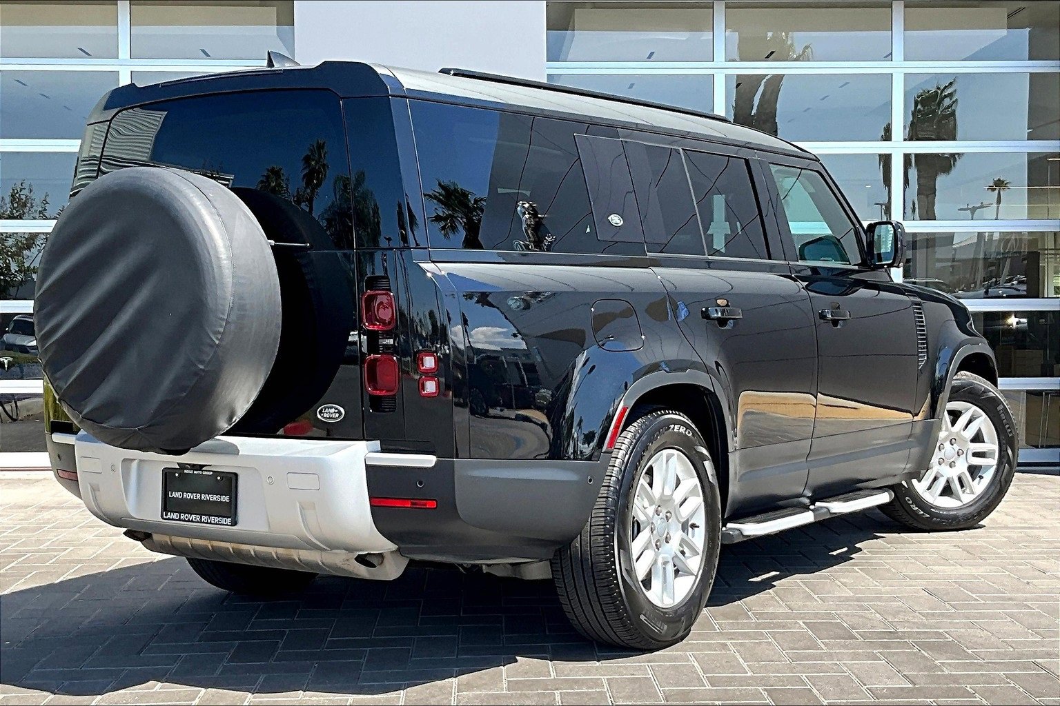 Used 2023 Land Rover Defender 130 S image 13