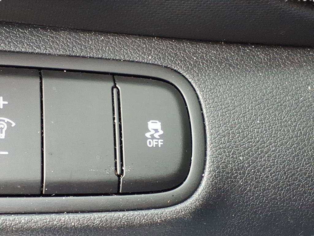 Used 2025 Hyundai Venue SE FWD image 18
