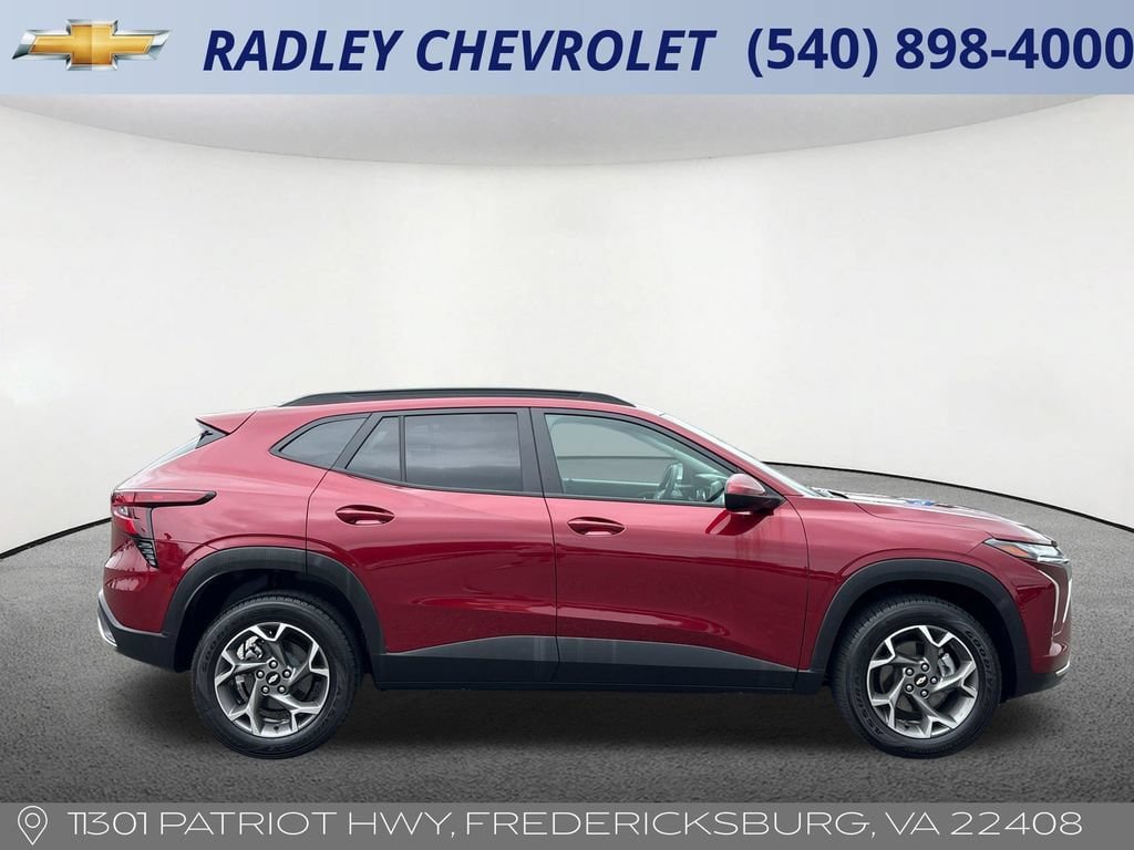 Used 2025 Chevrolet Trax LT FWD image 26