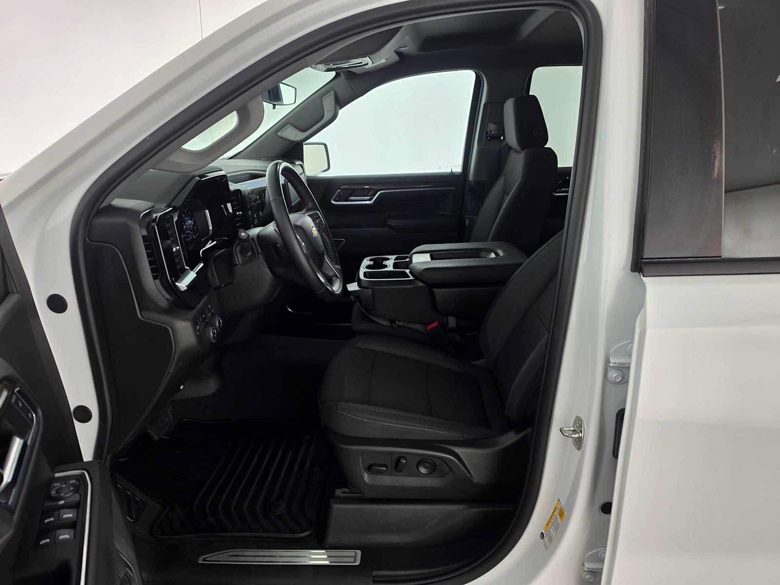 Used 2024 Chevrolet Silverado 1500 LT AWD/4WD image 21