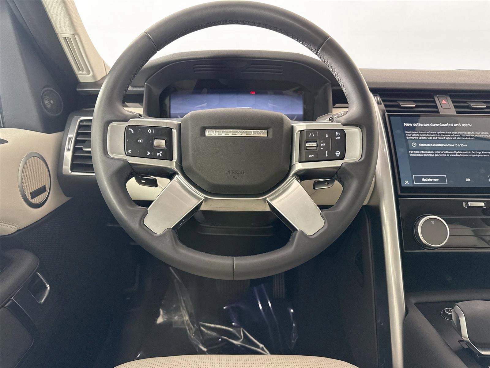 Used 2024 Land Rover Discovery S image 34