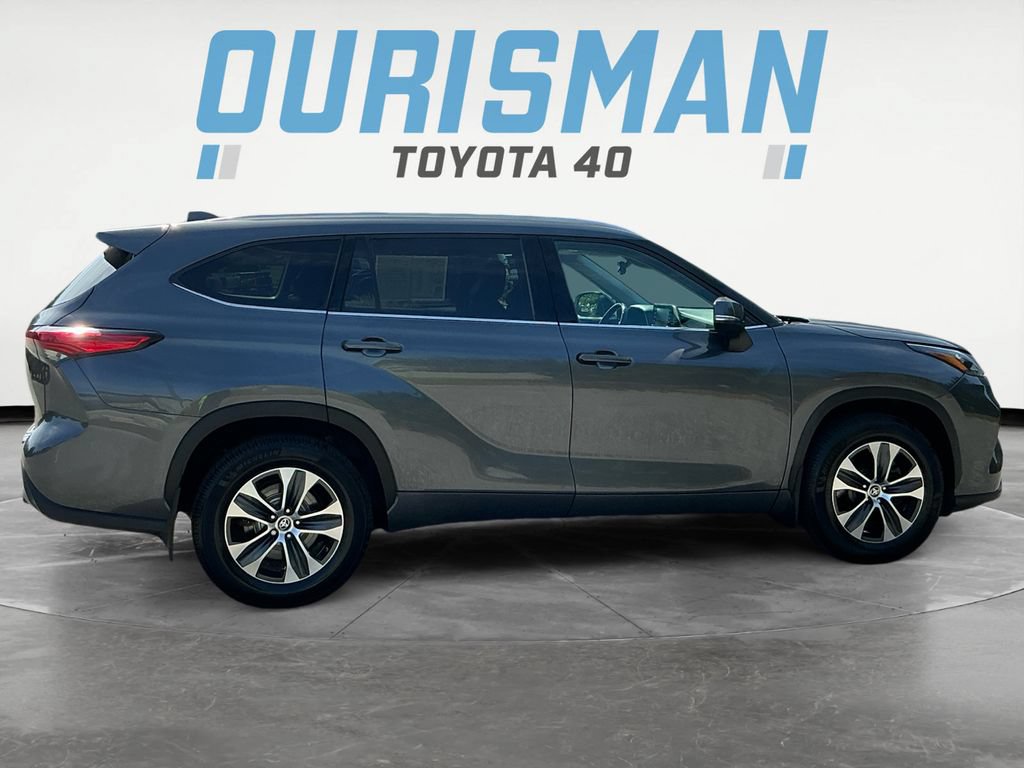 Used 2020 Toyota Highlander XLE AWD/4WD image 8