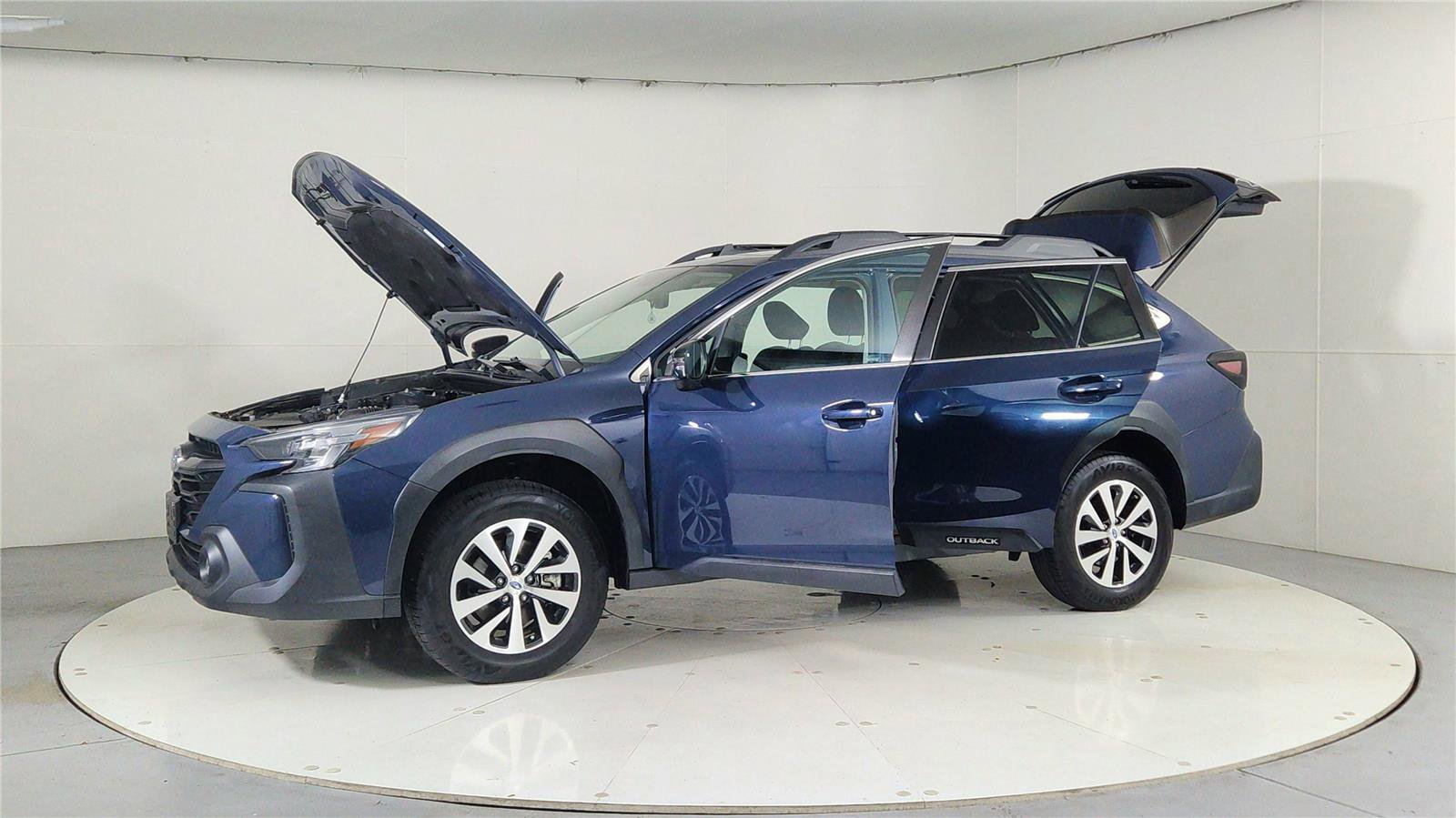 Used 2023 Subaru Outback Premium image 10