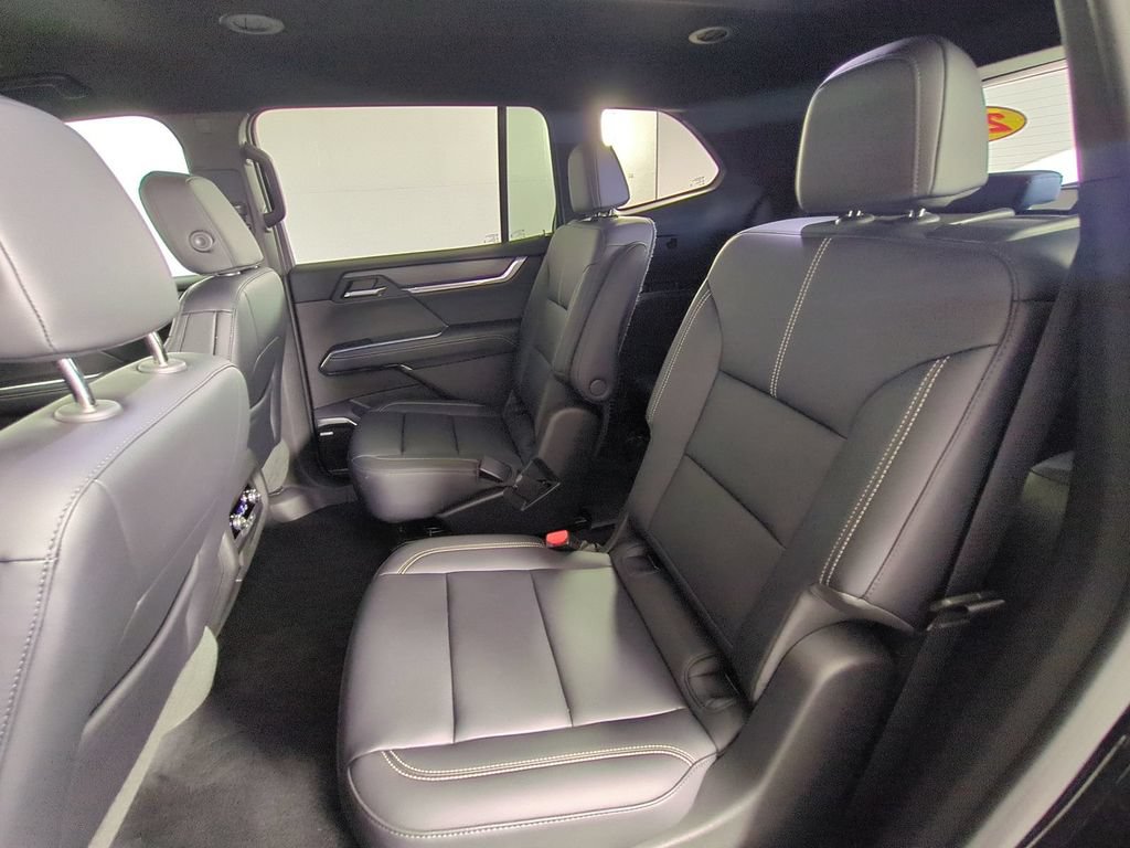 Used 2026 GMC Acadia Elevation w/ Elevation Premium Package FWD image 17