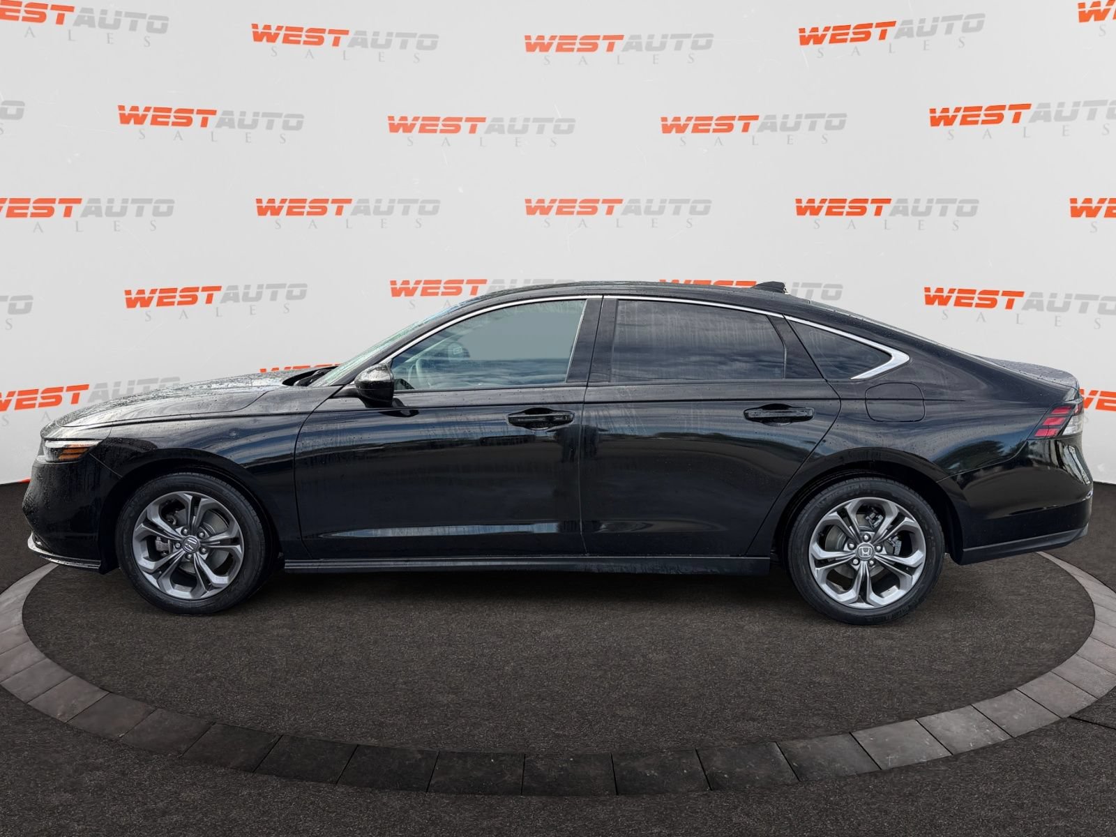 Used 2023 Honda Accord EX image 2