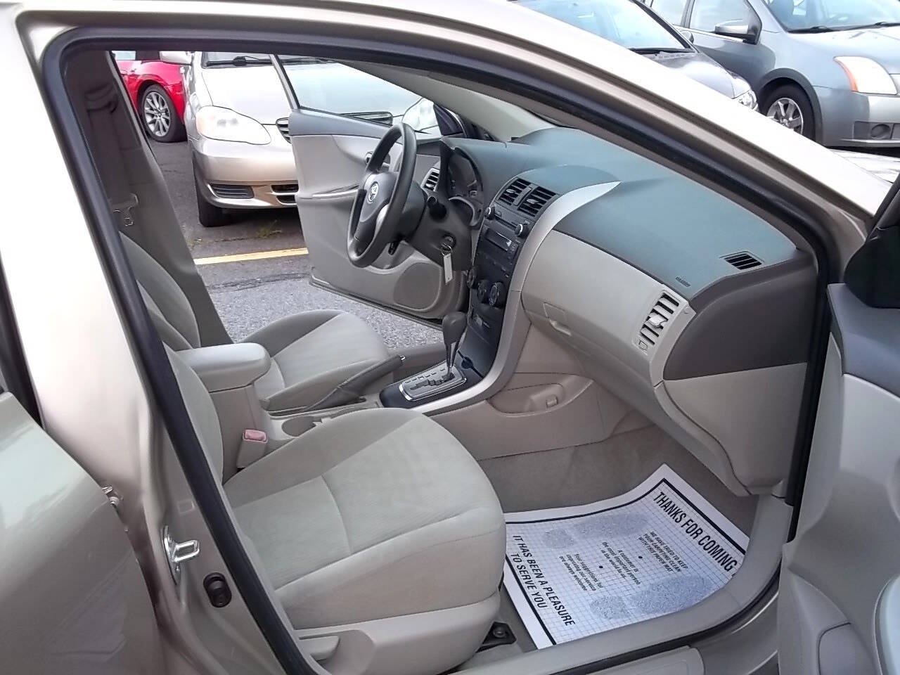 Used 2010 Toyota Corolla LE FWD image 11