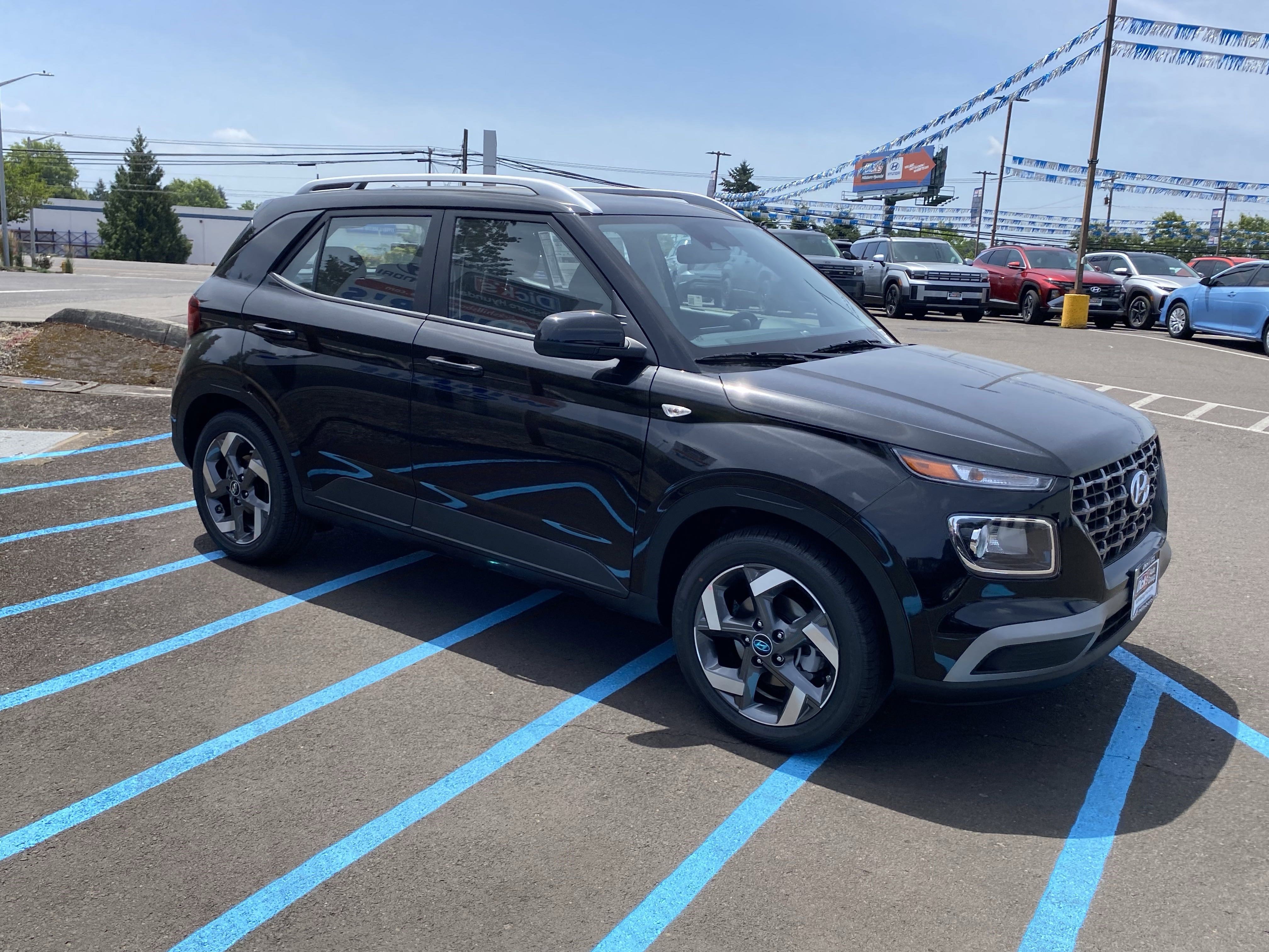 Certified 2025 Hyundai Venue SEL image 7