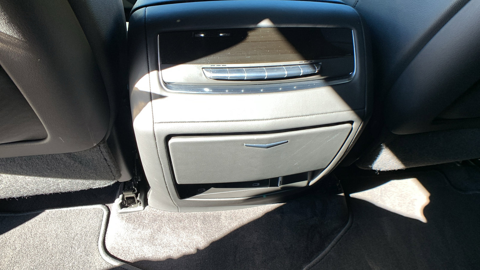 Used 2022 Cadillac Escalade Luxury image 26