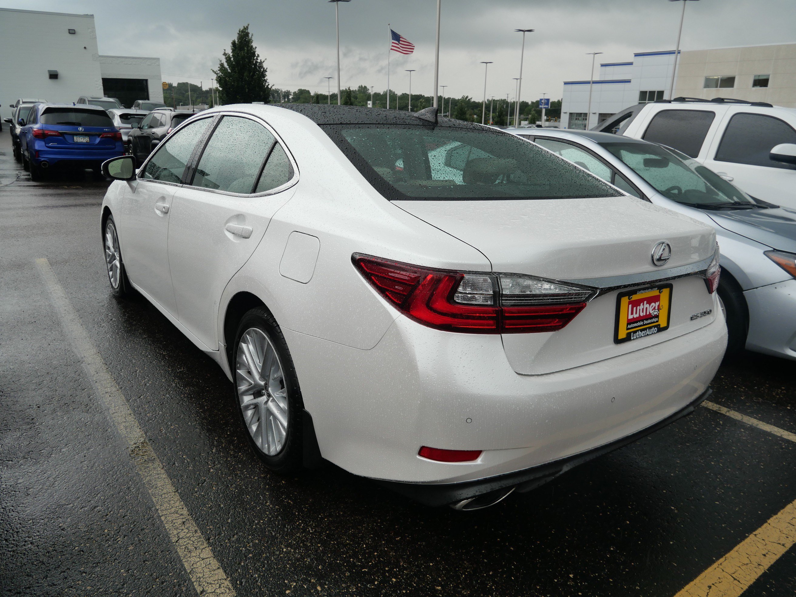 Used 2018 Lexus ES 350 w/ Luxury Package w/Wood Trim FWD image 4