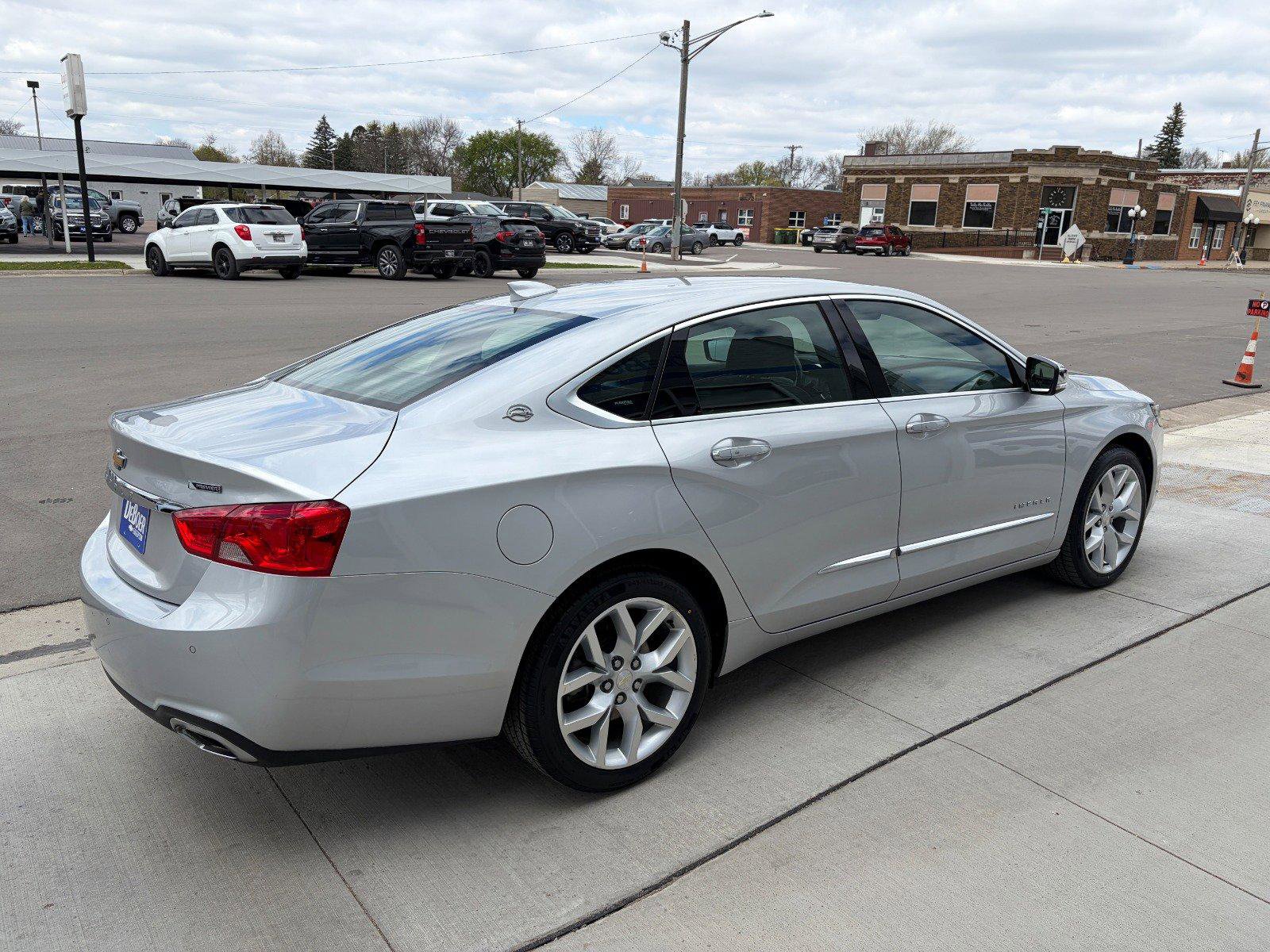 Used 2017 Chevrolet Impala Premier FWD image 5