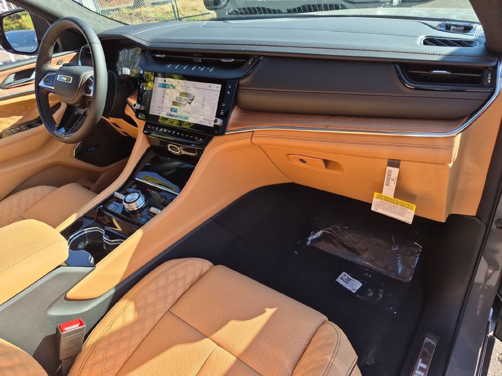 New 2027 Jeep Grand Cherokee Summit AWD/4WD image 17