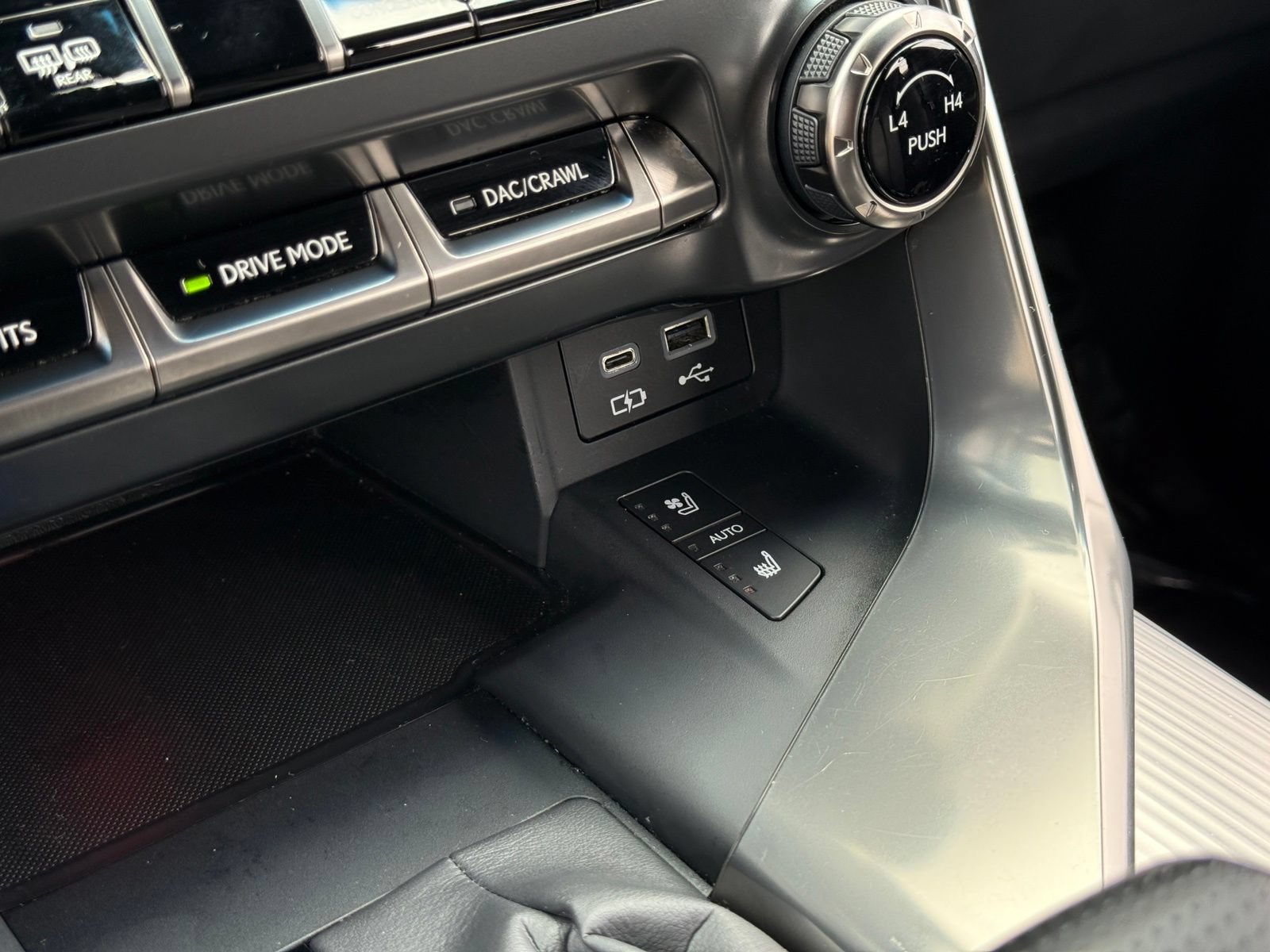 Used 2023 Lexus LX 600 F Sport w/ Accessory Package (Z1) AWD/4WD image 39