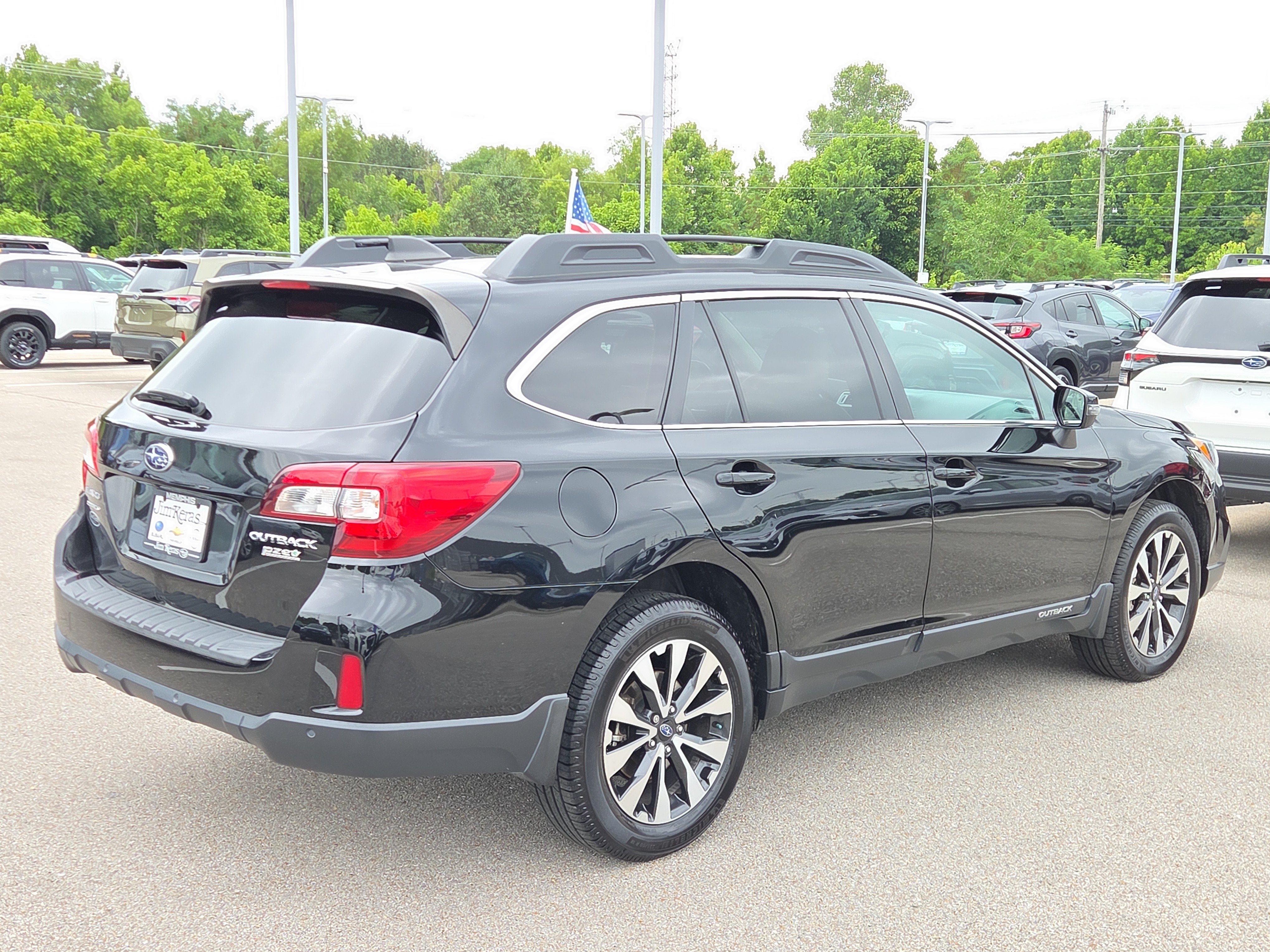 Used 2017 Subaru Outback 2.5i Limited AWD/4WD image 3