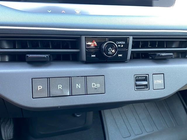New 2026 Nissan Leaf FWD image 16