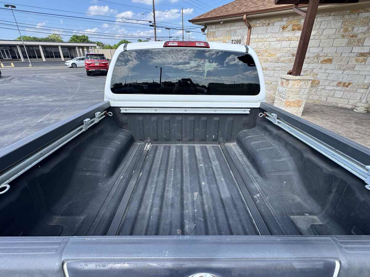 Used 2010 Nissan Frontier SE RWD image 6