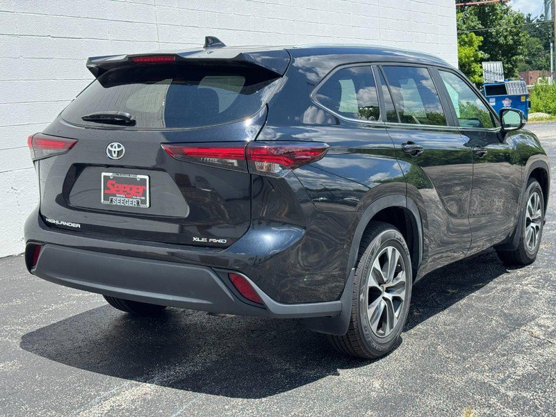 Certified 2024 Toyota Highlander XLE image 3