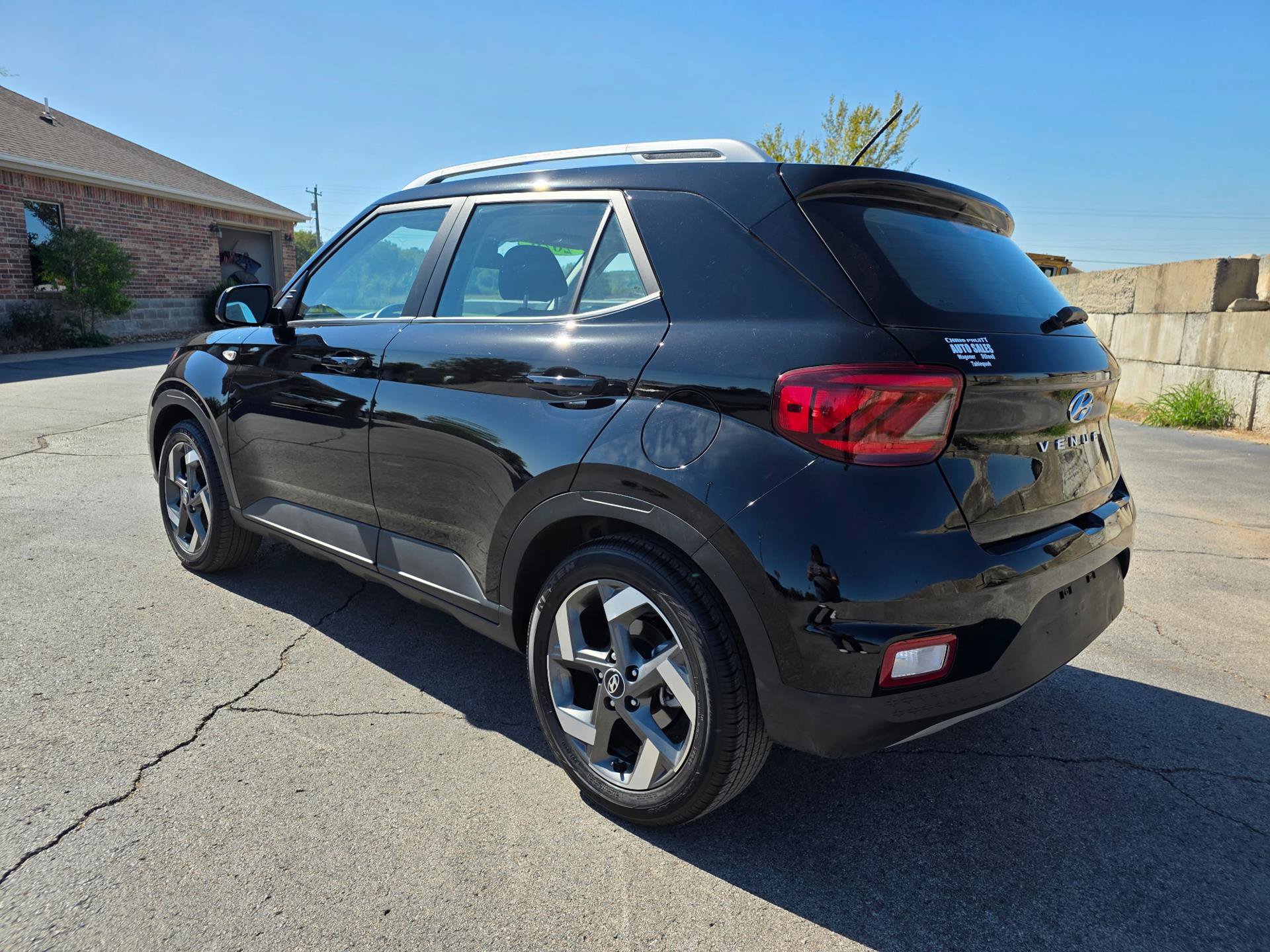 Used 2026 Hyundai Venue SEL FWD image 3
