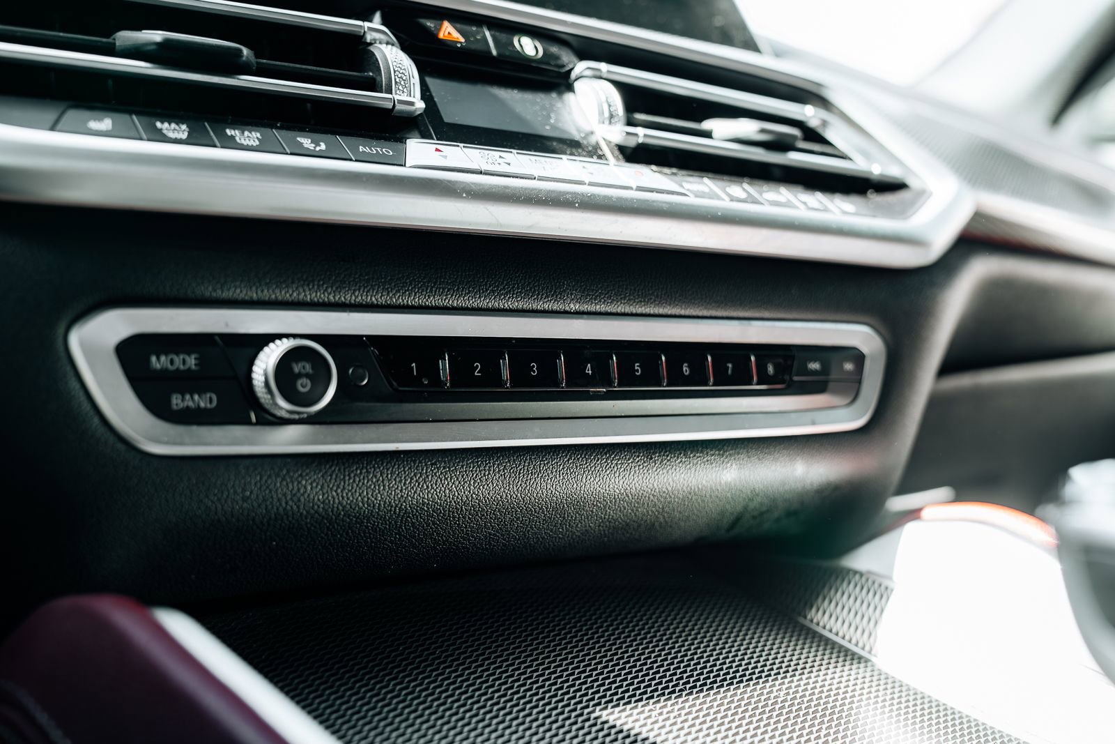 Used 2022 BMW X6 xDrive40i w/ M Sport Package image 34