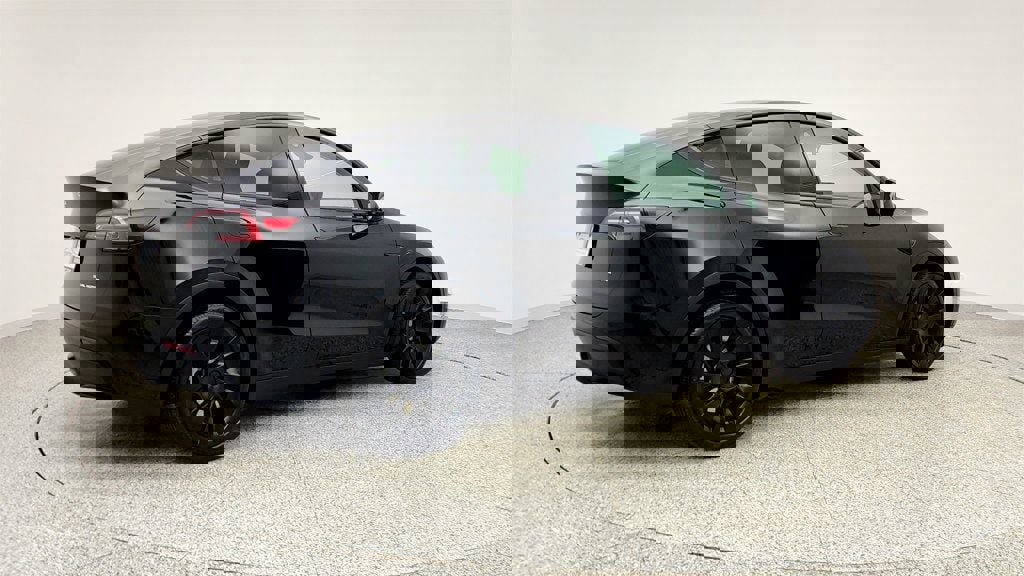 Used 2024 Tesla Model Y Long Range image 5