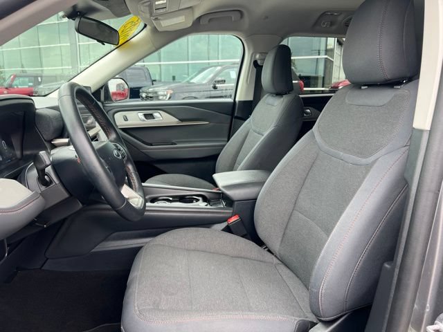 Used 2025 Ford Explorer Active AWD/4WD image 23