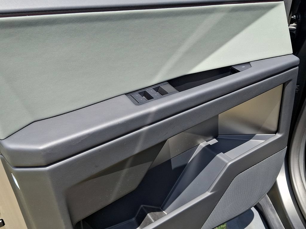 Used 2025 Tesla Cybertruck AWD Crew Cab image 12