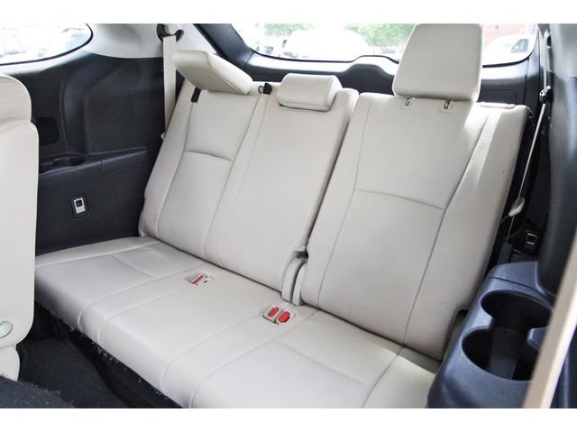 Used 2023 Toyota Highlander XLE image 12