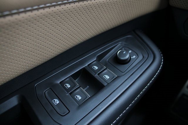 New 2026 Volkswagen Atlas Cross Sport SEL R-Line image 16