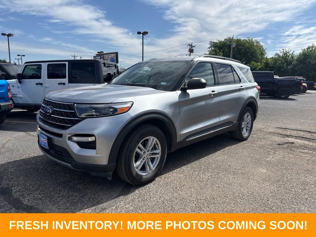 Used 2022 Ford Explorer XLT w/ Equipment Group 202A AWD/4WD image 5