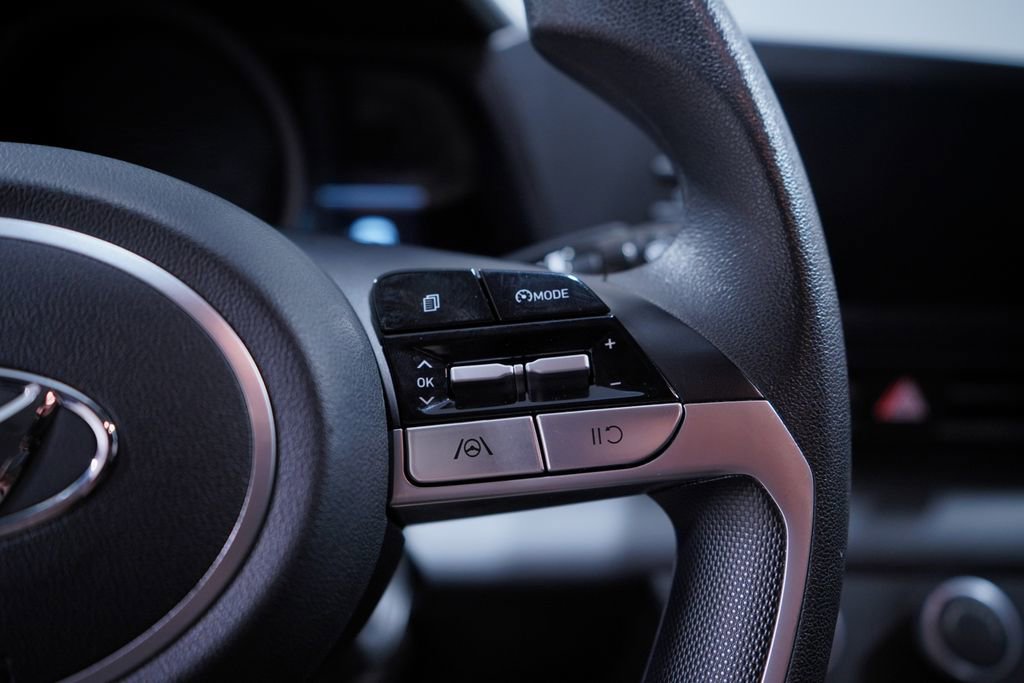 Used 2023 Hyundai Elantra SE w/ Cargo Package image 20