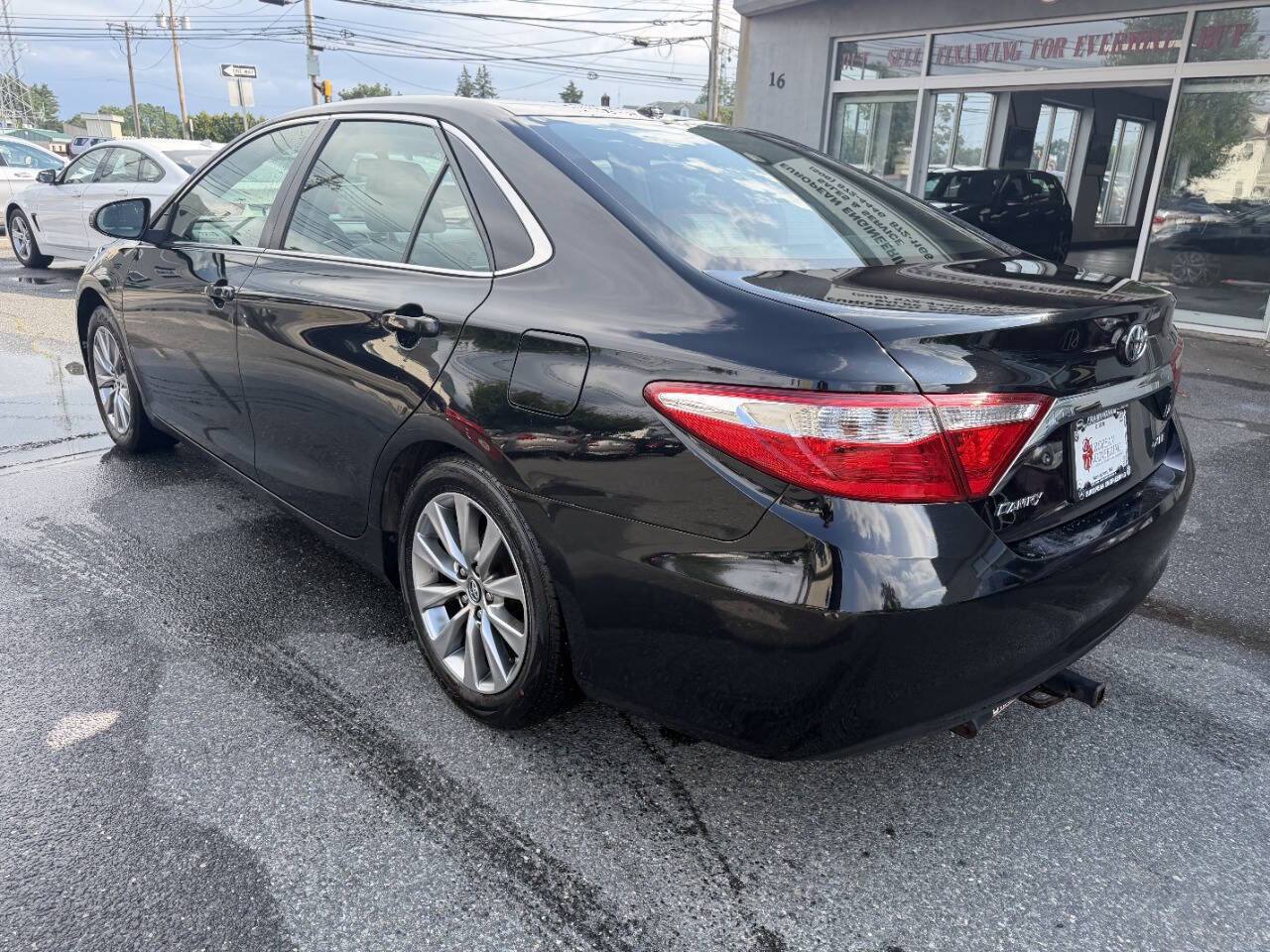 Used 2017 Toyota Camry XLE w/ Convenience Package FWD image 5