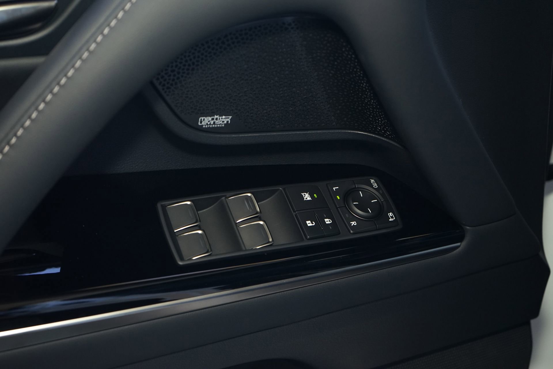 Used 2025 Lexus LX 700h F Sport image 27