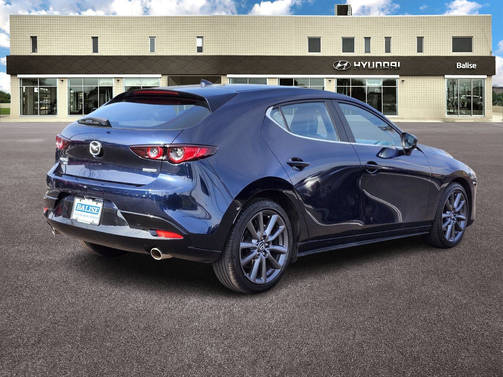 Used 2020 MAZDA MAZDA3 AWD Hatchback w/ Preferred Pkg image 3