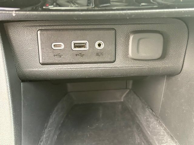 Used 2023 Buick Encore GX Select w/ Sport Touring Package FWD image 19