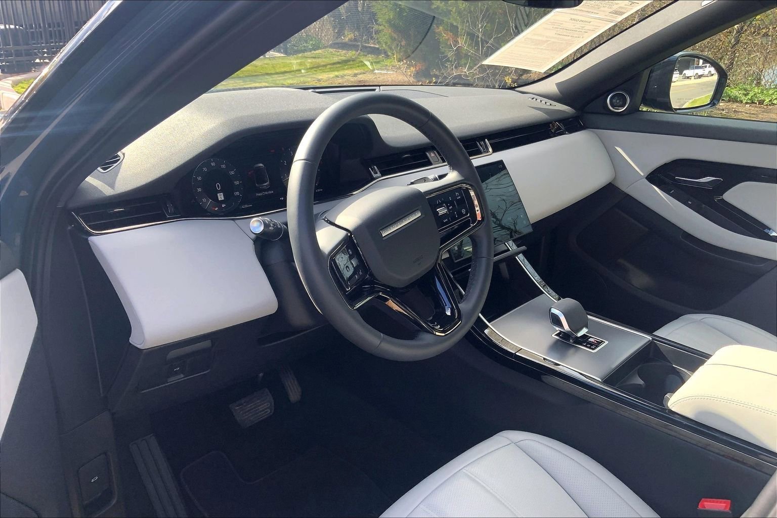 Used 2026 Land Rover Range Rover Evoque S image 17