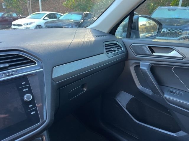 Used 2022 Volkswagen Tiguan SE w/ Panoramic Sunroof Package image 29