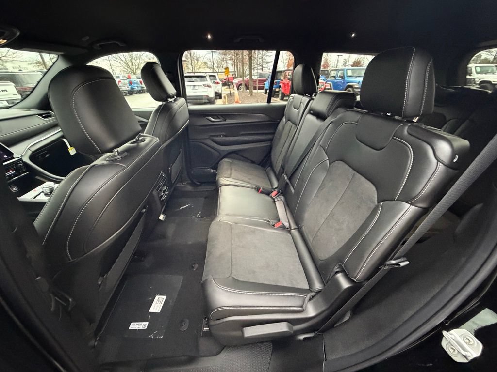 New 2025 Jeep Grand Cherokee L Laredo AWD/4WD image 12