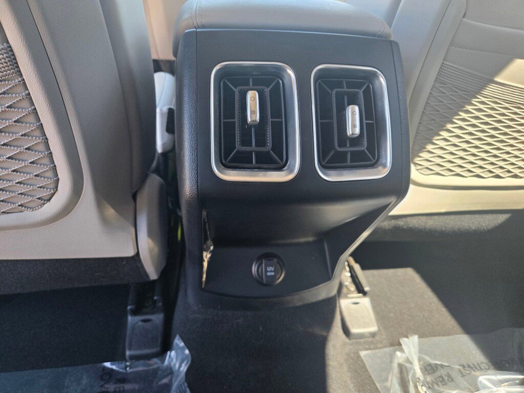 Used 2025 Kia Sorento EX image 10