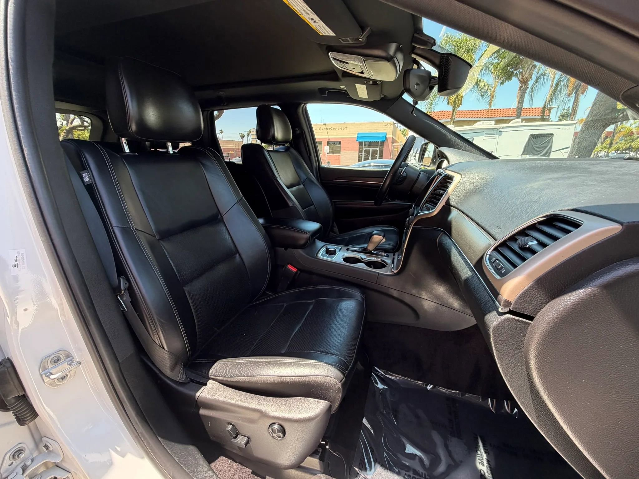 Used 2017 Jeep Grand Cherokee Limited w/ Luxury Group II AWD/4WD image 17