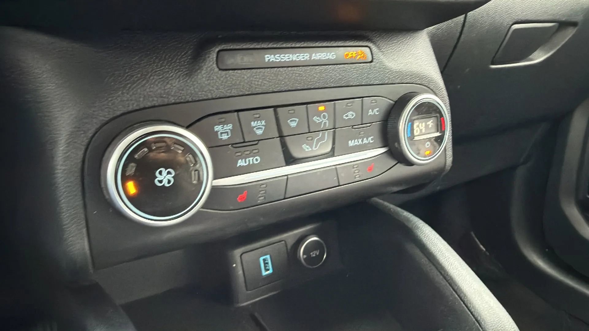 Used 2020 Ford Escape SE image 14