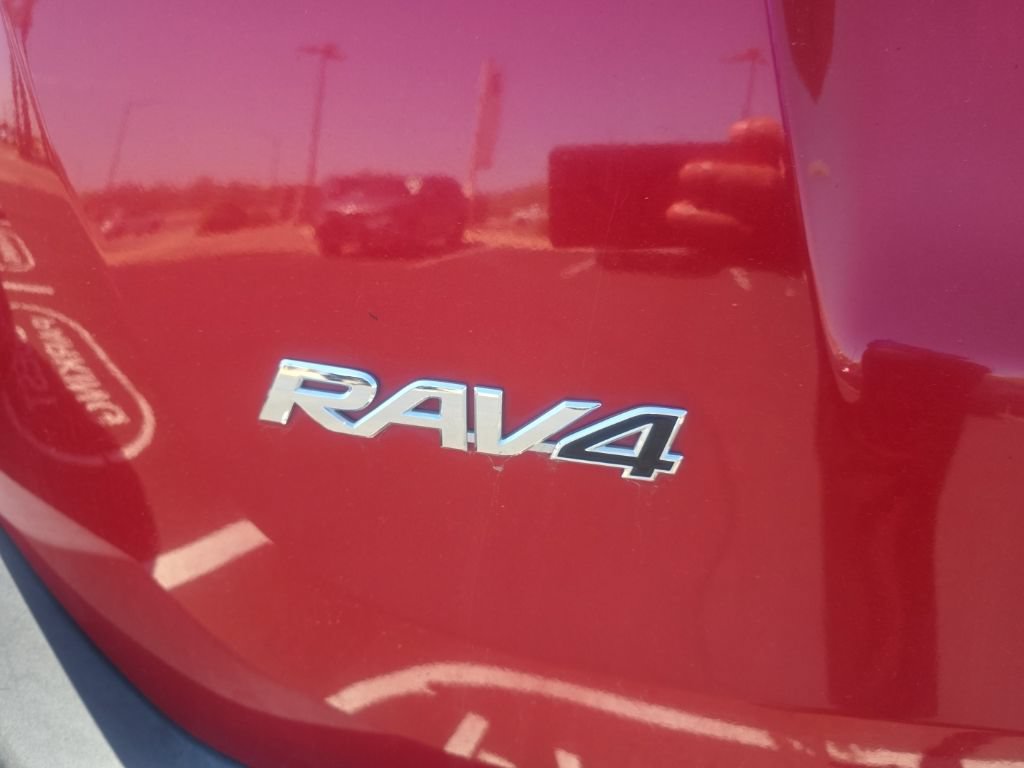 Used 2013 Toyota RAV4 LE AWD/4WD image 5