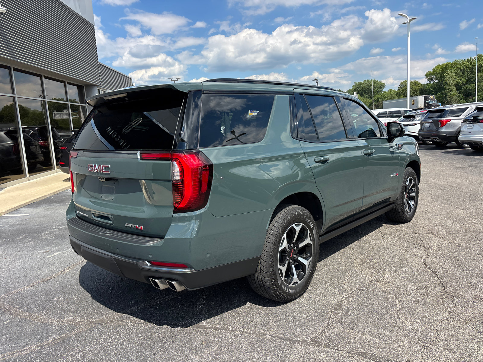 Used 2025 GMC Yukon AT4 w/ AT4 Premium Plus Package AWD/4WD image 7