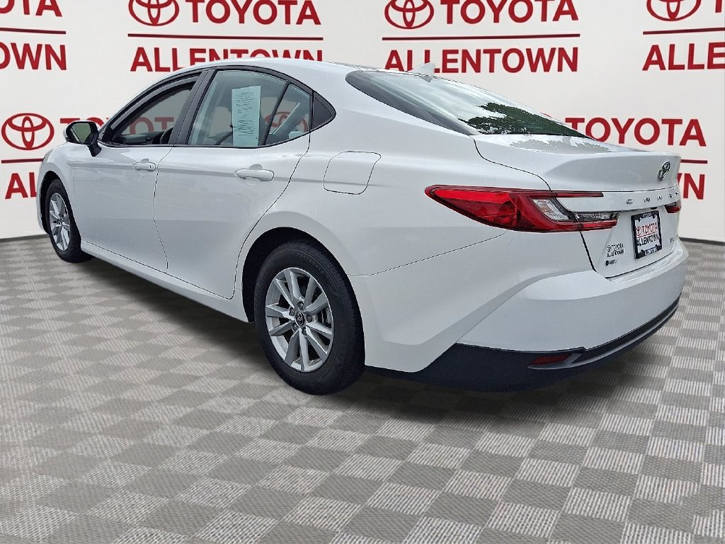 Used 2025 Toyota Camry LE FWD image 5