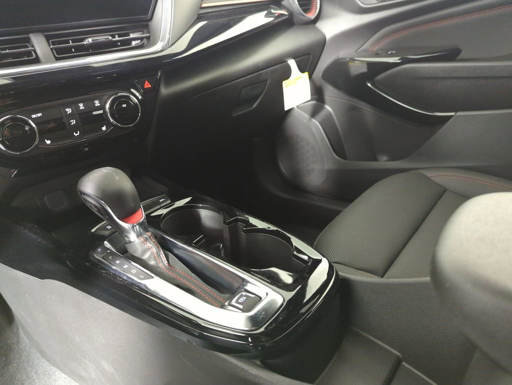 Used 2025 Chevrolet Trax RS w/ Driver Confidence Package image 19