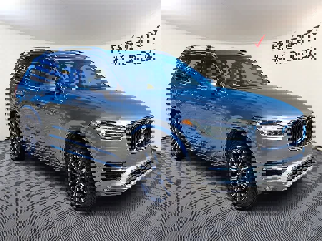 Used 2018 Volvo XC90 T6 Momentum w/ Convenience Package image 3