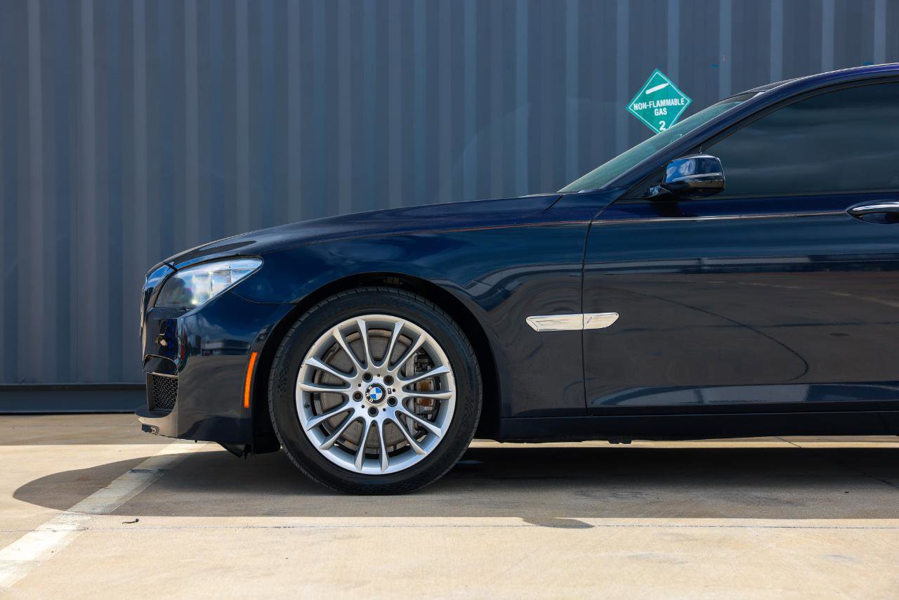 Used 2014 BMW 750Li RWD image 31