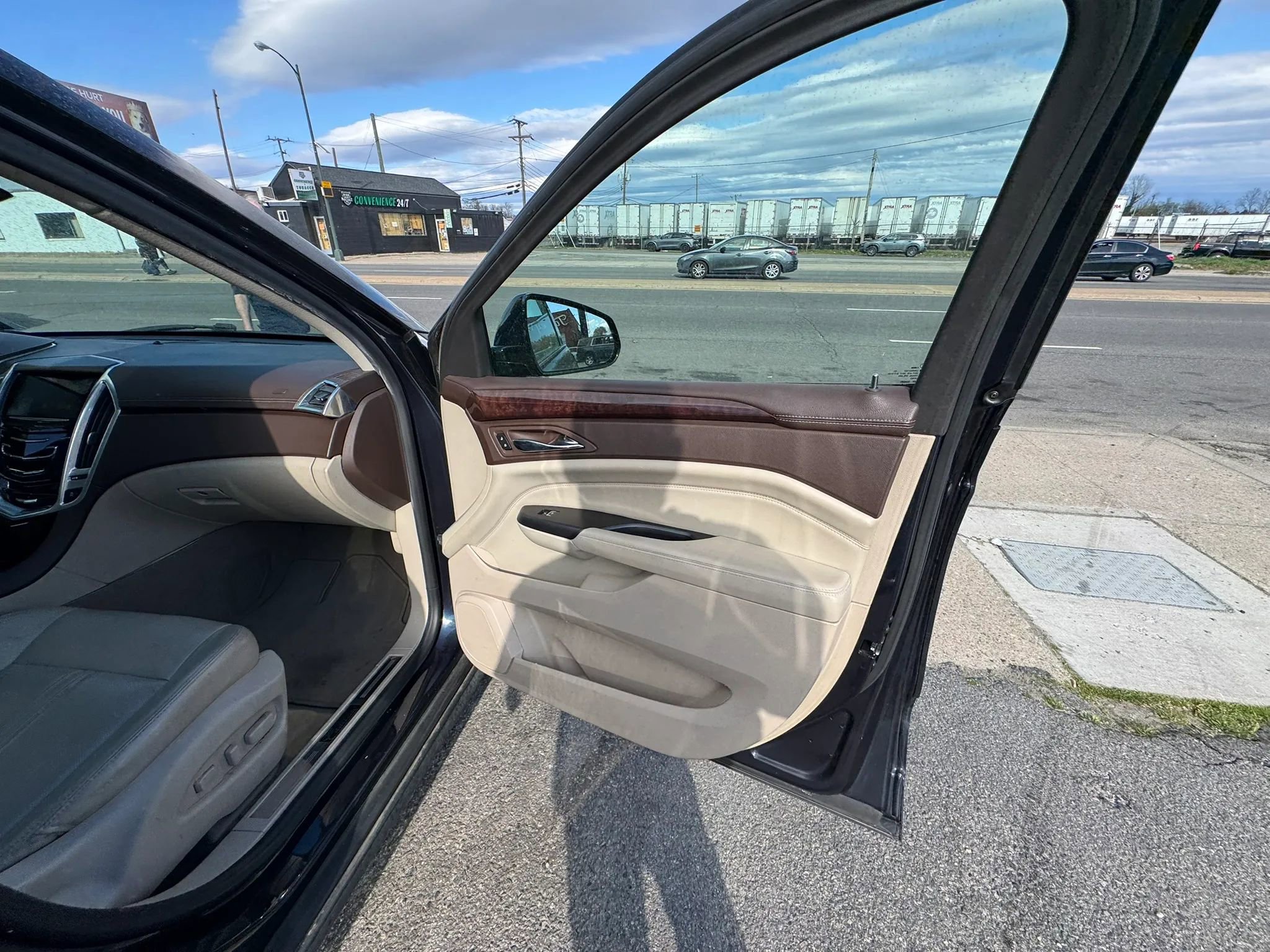 Used 2014 Cadillac SRX Performance w/ Driver Awareness Package image 22