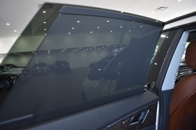Used 2020 Audi Q8 Prestige AWD/4WD image 24
