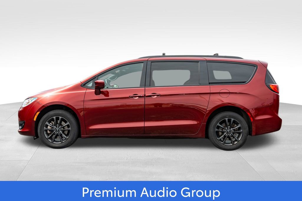 Used 2020 Chrysler Pacifica Touring-L w/ Premium Audio Group AWD/4WD image 4