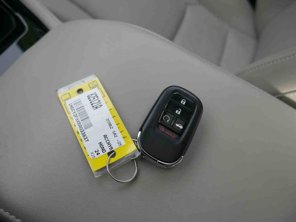 Used 2024 Honda Accord Touring image 31